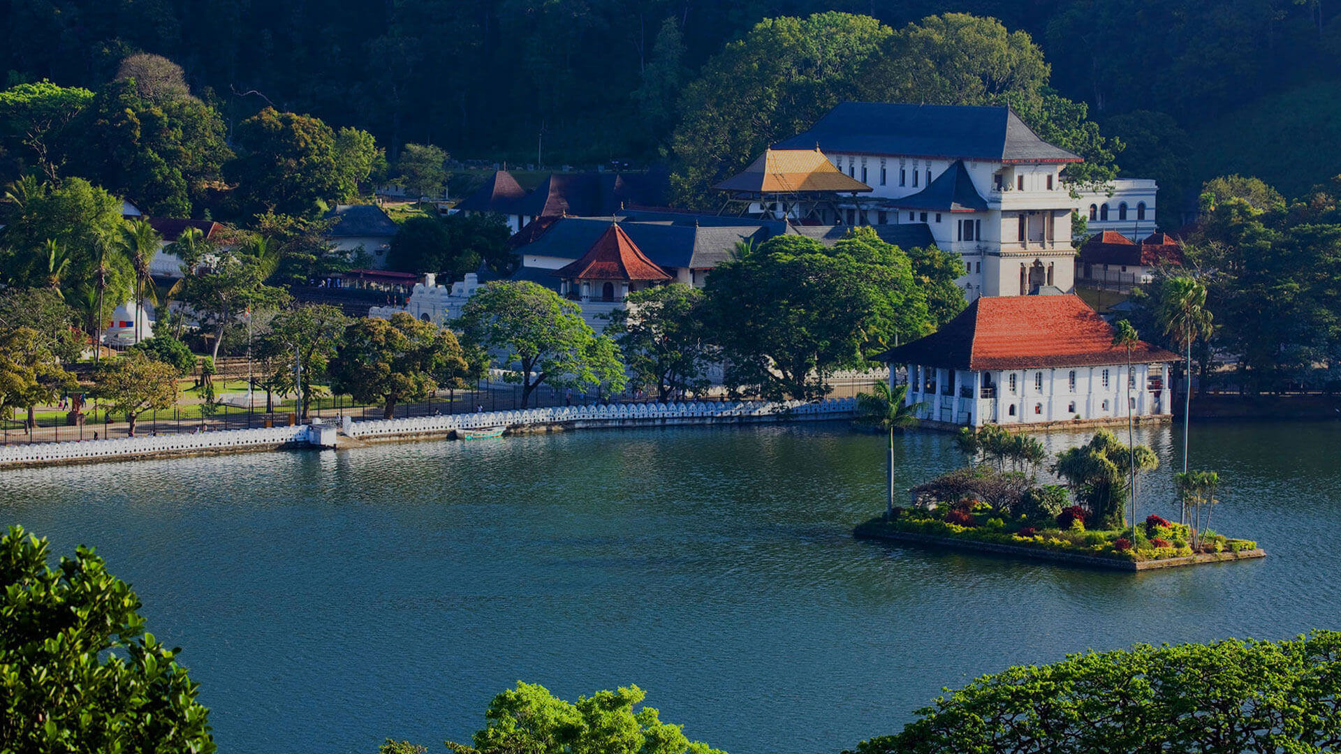 The Golden Crown Hotel - The Kandy Lake